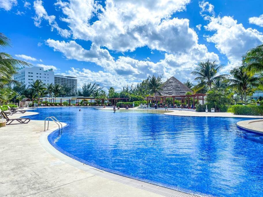 Punta Me Luxury Apartments Ocean View & Beach Front In Amara Канкун Экстерьер фото