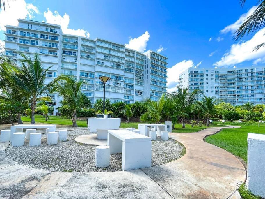 Punta Me Luxury Apartments Ocean View & Beach Front In Amara Канкун Экстерьер фото