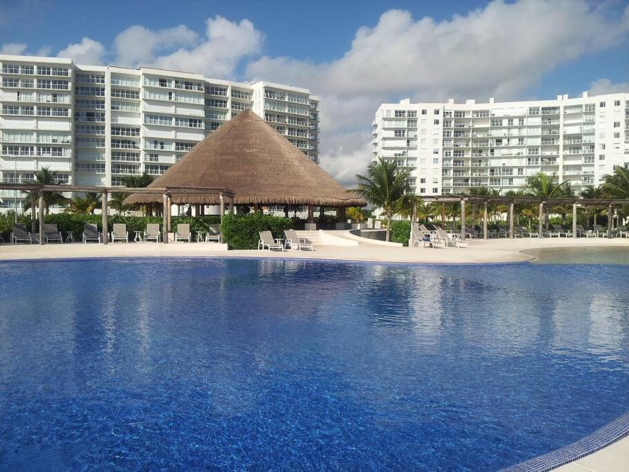 Punta Me Luxury Apartments Ocean View & Beach Front In Amara Канкун Экстерьер фото