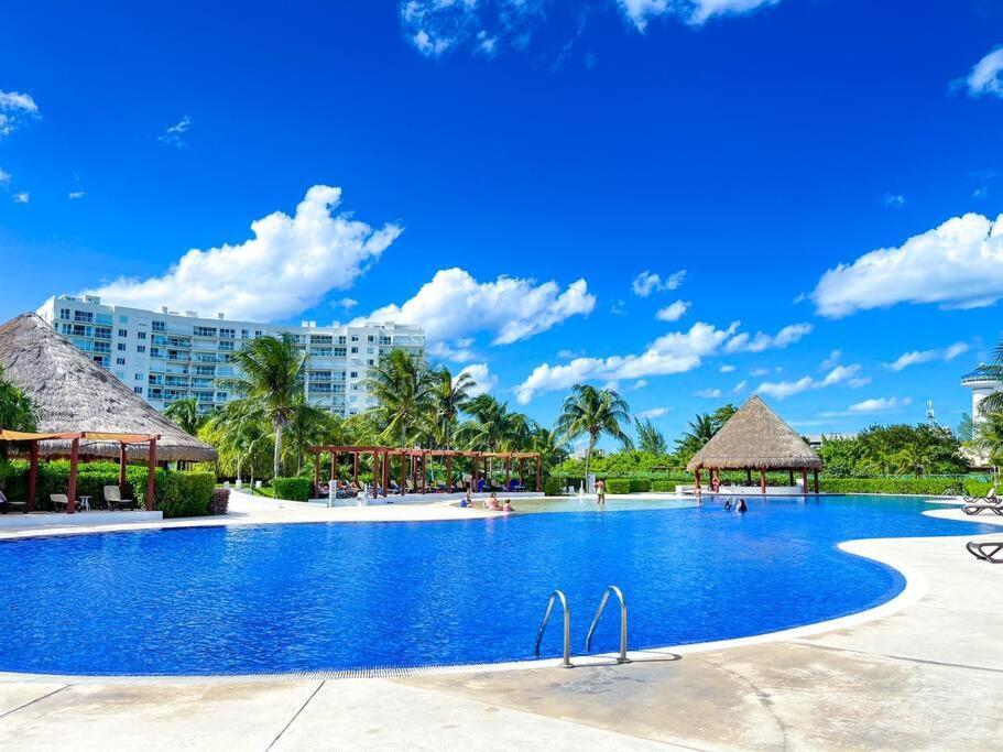 Punta Me Luxury Apartments Ocean View & Beach Front In Amara Канкун Экстерьер фото